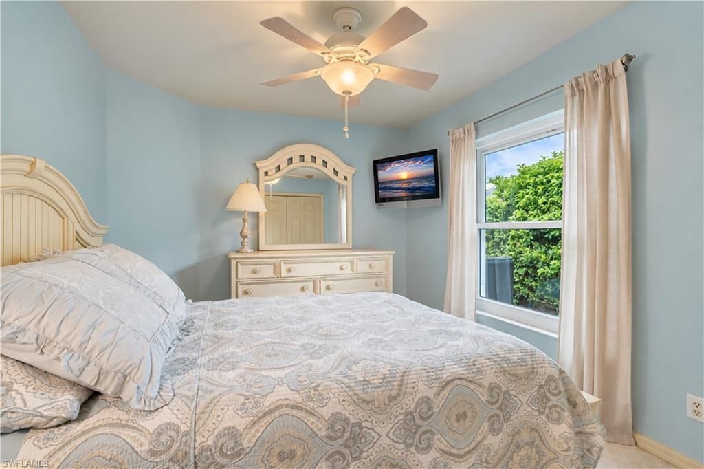 Image 27 of property listing at 927 28th TER, Cape Coral, FL 33914