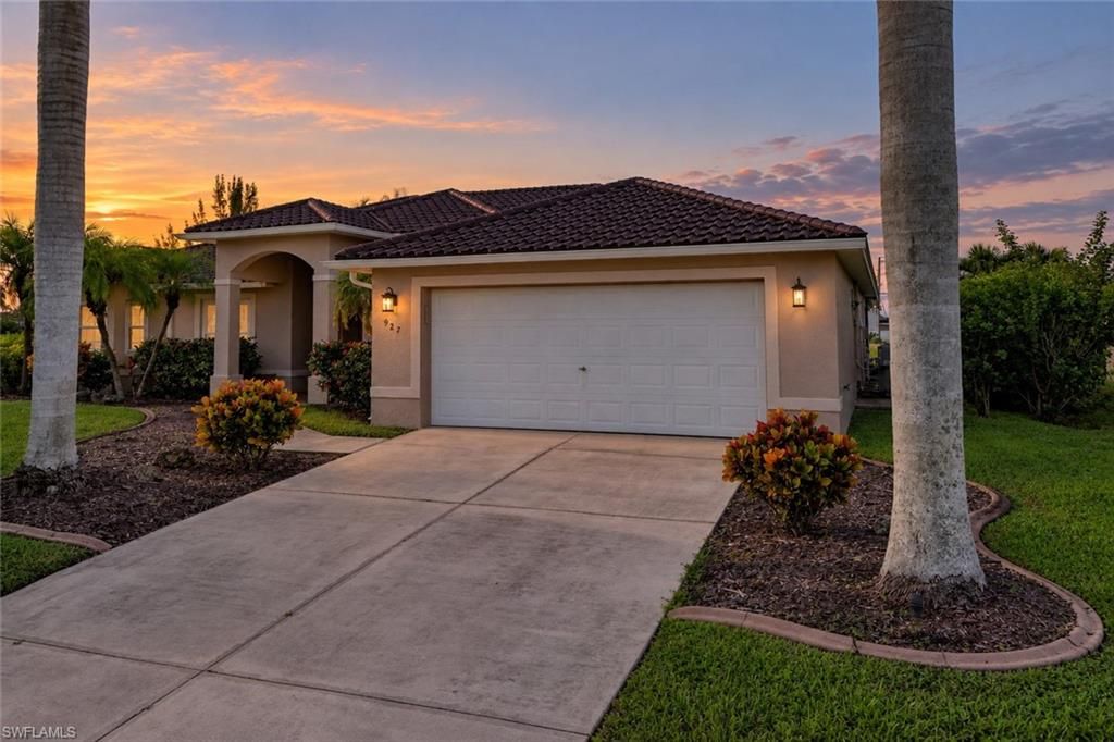 Image 33 of property listing at 927 28th TER, Cape Coral, FL 33914