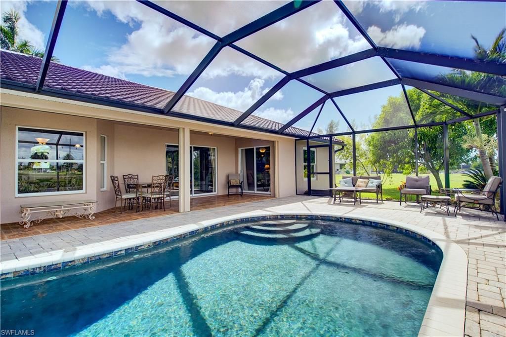 Image 35 of property listing at 927 28th TER, Cape Coral, FL 33914