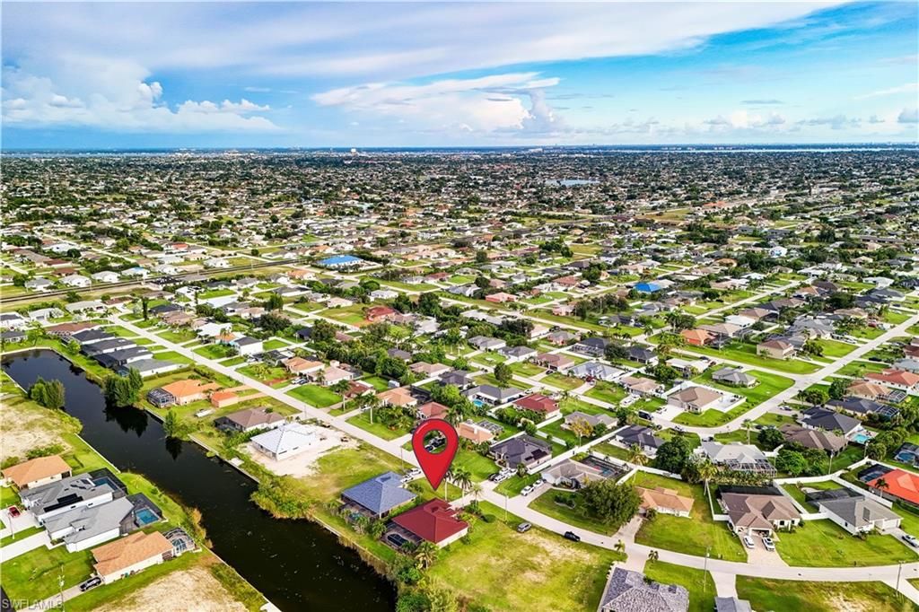 Image 40 of property listing at 927 28th TER, Cape Coral, FL 33914