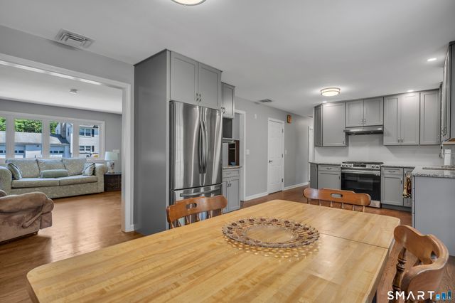 22 Victoria Drive, Branford, CT 06405