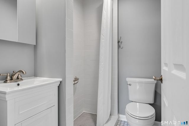 22 Victoria Drive, Branford, CT 06405