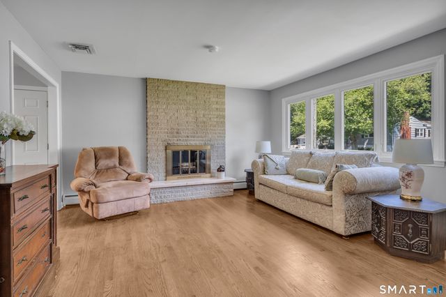 22 Victoria Drive, Branford, CT 06405