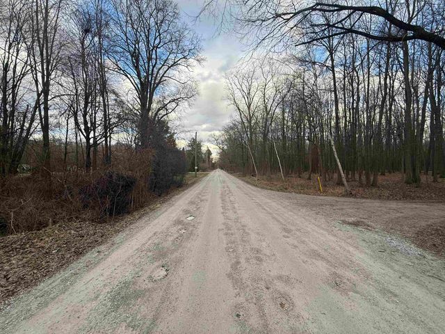 6136 High Road, Clay, MI 48001