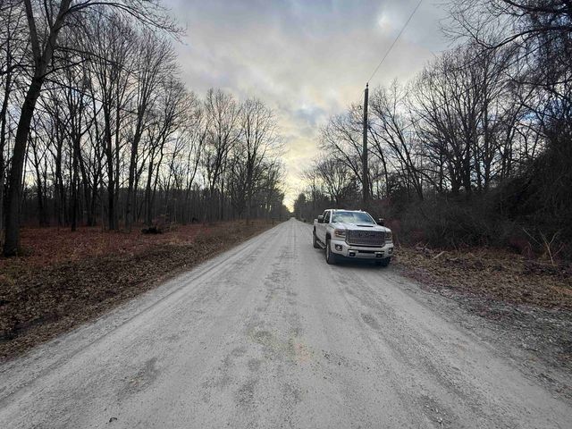 6136 High Road, Clay, MI 48001