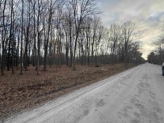 6136 High Road, Clay, MI 48001