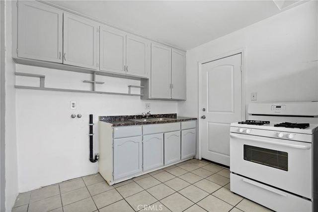 44043 Hoban Avenue, Lancaster, CA 93534