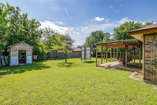 445 Black Oak Lane, Burleson, TX 76028
