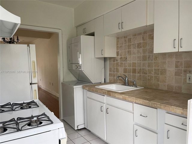 4780 Pine Tree Dr 8, Miami Beach, FL 33140