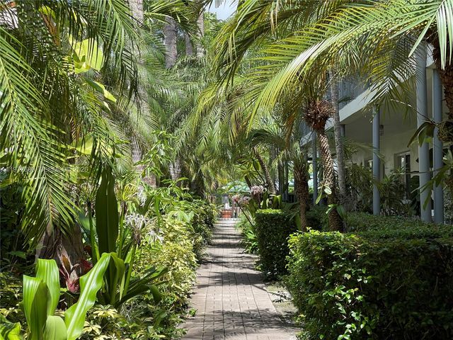 4780 Pine Tree Dr 8, Miami Beach, FL 33140