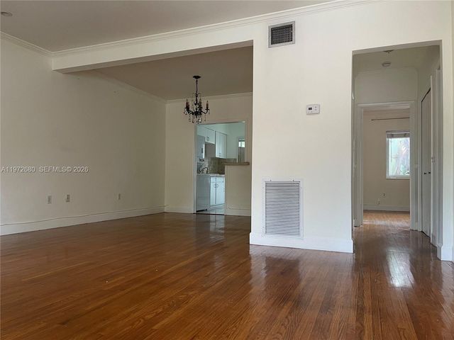 4780 Pine Tree Dr 8, Miami Beach, FL 33140