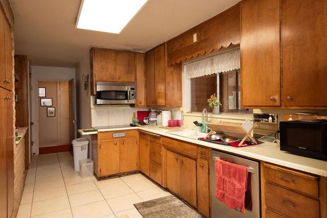 2128 Park Ridge Dr, Riverbank, CA 95367