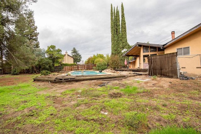 2128 Park Ridge Dr, Riverbank, CA 95367