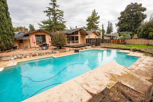 2128 Park Ridge Dr, Riverbank, CA 95367