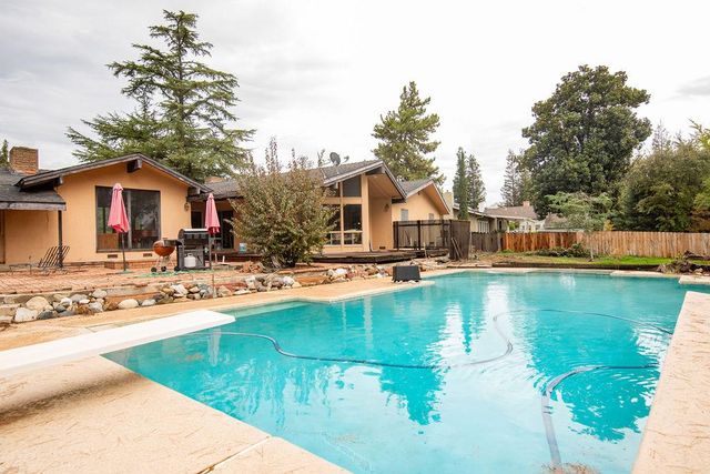 2128 Park Ridge Dr, Riverbank, CA 95367