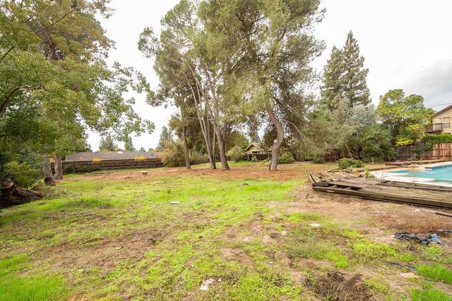 2128 Park Ridge Dr, Riverbank, CA 95367