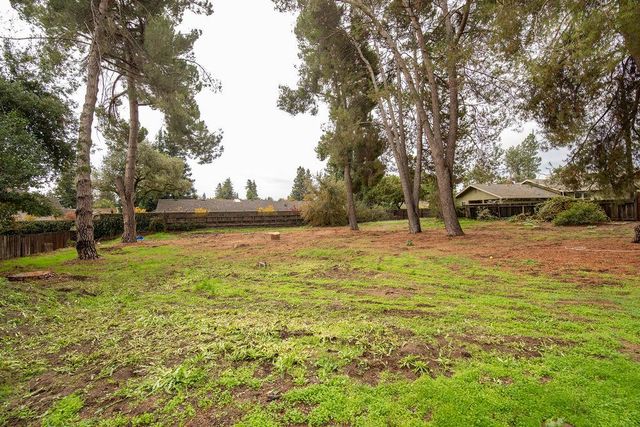 2128 Park Ridge Dr, Riverbank, CA 95367