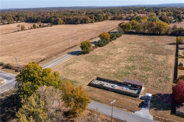 W Wedington Drive, Fayetteville, AR 72704