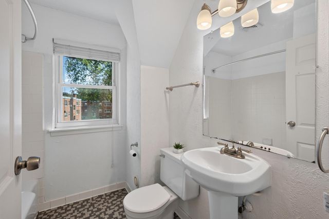 994 Cleveland Avenue S, Saint Paul, MN 55116