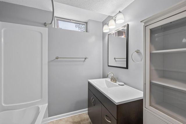 994 Cleveland Avenue S, Saint Paul, MN 55116