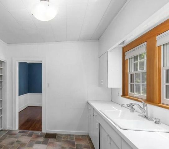 957 Maxwell Avenue Se, East Grand Rapids, MI 49506