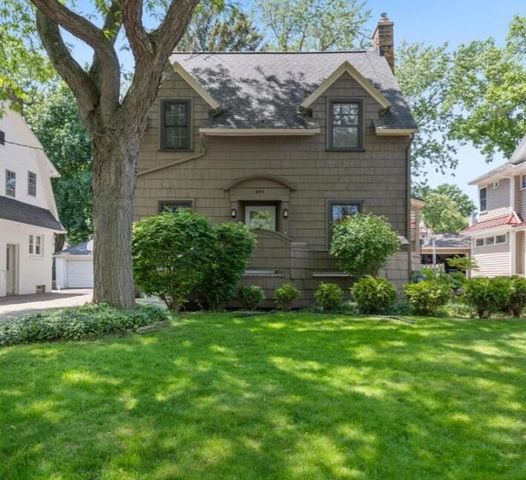 957 Maxwell Avenue Se, East Grand Rapids, MI 49506
