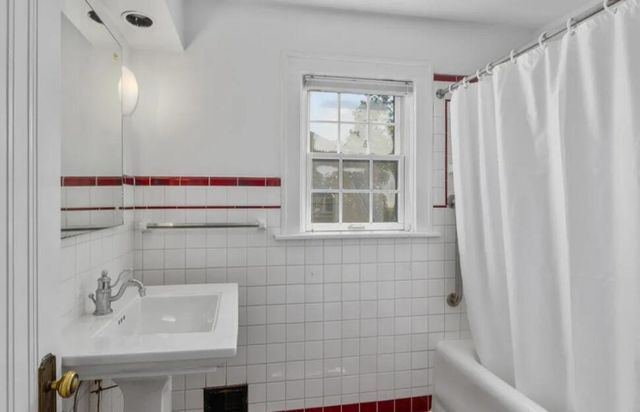 957 Maxwell Avenue Se, East Grand Rapids, MI 49506
