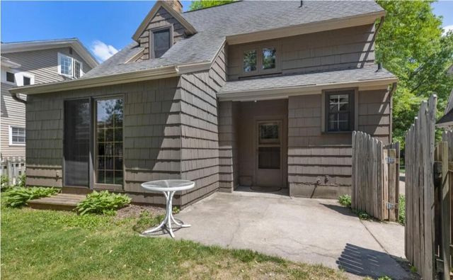 957 Maxwell Avenue Se, East Grand Rapids, MI 49506