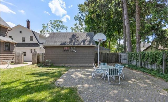 957 Maxwell Avenue Se, East Grand Rapids, MI 49506