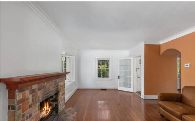 957 Maxwell Avenue Se, East Grand Rapids, MI 49506