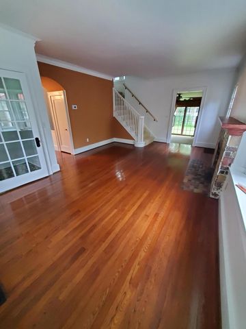 957 Maxwell Avenue Se, East Grand Rapids, MI 49506