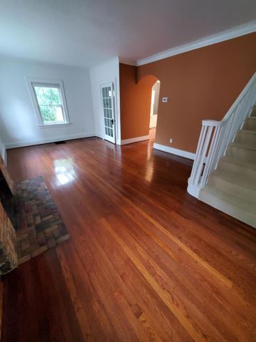 957 Maxwell Avenue Se, East Grand Rapids, MI 49506