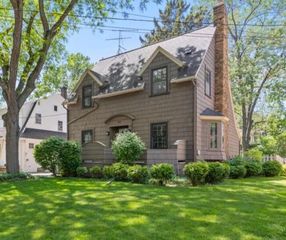 957 Maxwell Avenue Se, East Grand Rapids, MI 49506