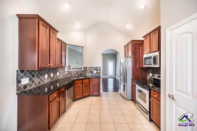 202 Greythorne Drive, Kathleen, GA 31047