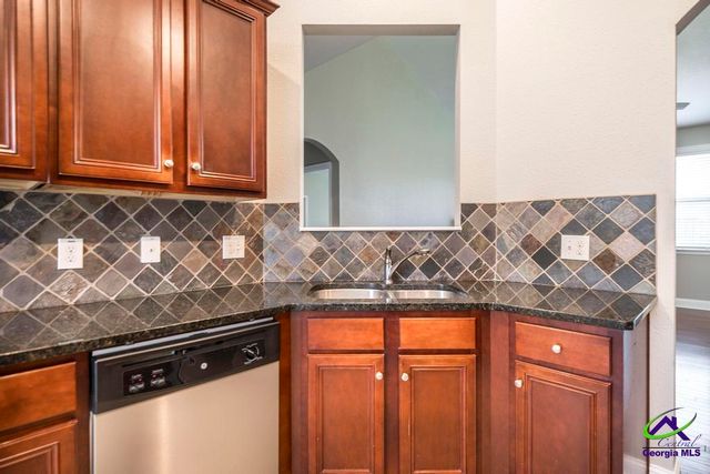 202 Greythorne Drive, Kathleen, GA 31047