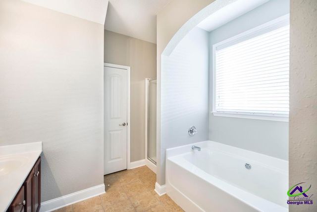 202 Greythorne Drive, Kathleen, GA 31047