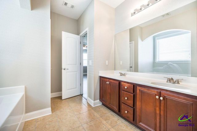 202 Greythorne Drive, Kathleen, GA 31047