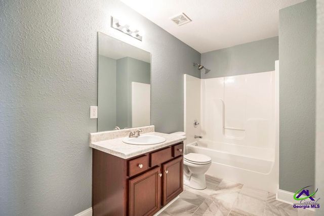 202 Greythorne Drive, Kathleen, GA 31047