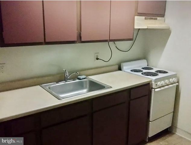 302 JERSEY AVE, Gloucester City, NJ 08030