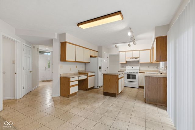 5635 Arabian Court, Indianapolis, IN 46228