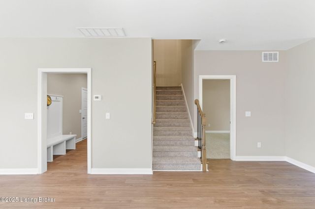 1146 Greens Dr, Simpsonville, KY 40067
