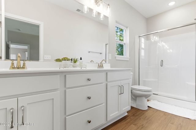 1146 Greens Dr, Simpsonville, KY 40067