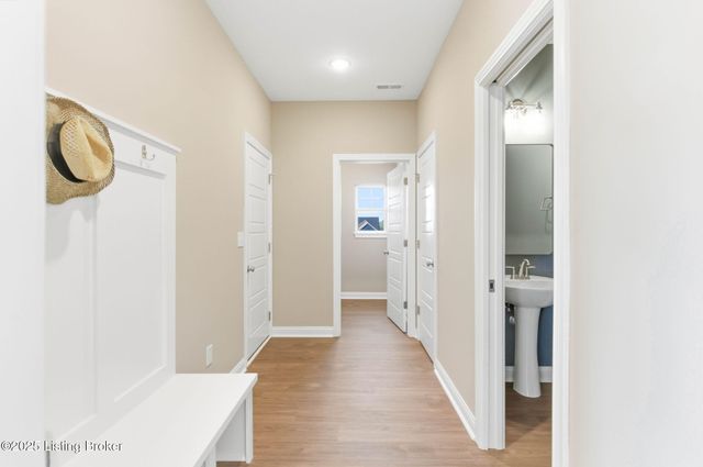 1146 Greens Dr, Simpsonville, KY 40067