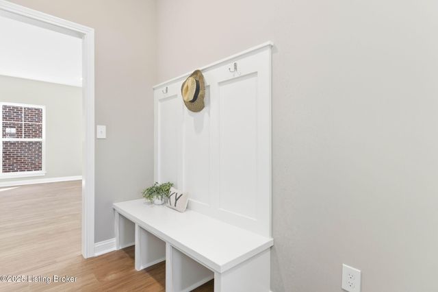 1146 Greens Dr, Simpsonville, KY 40067