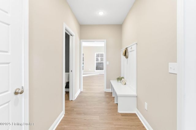 1146 Greens Dr, Simpsonville, KY 40067