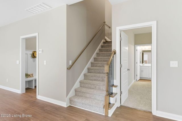 1146 Greens Dr, Simpsonville, KY 40067