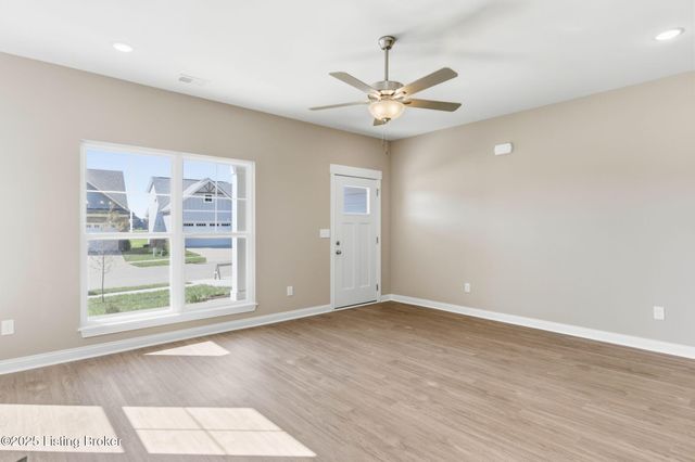 1146 Greens Dr, Simpsonville, KY 40067