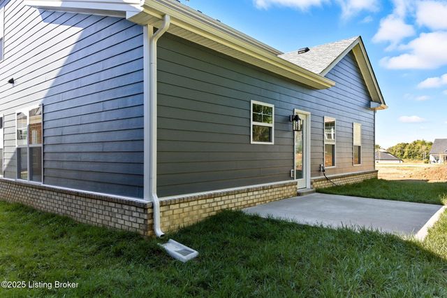 1146 Greens Dr, Simpsonville, KY 40067