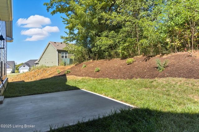1146 Greens Dr, Simpsonville, KY 40067