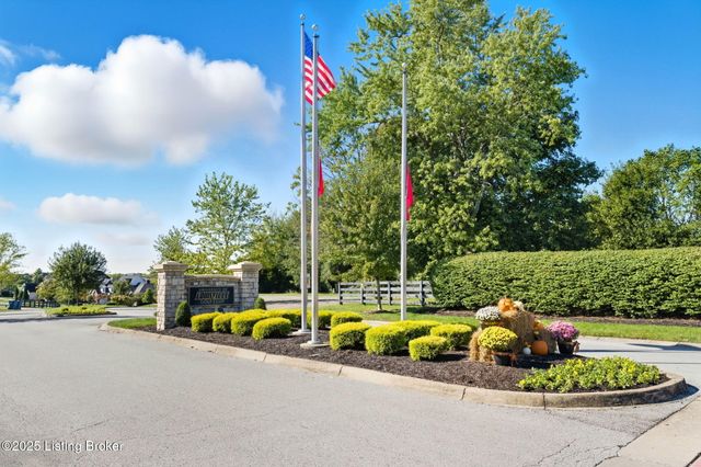 1146 Greens Dr, Simpsonville, KY 40067